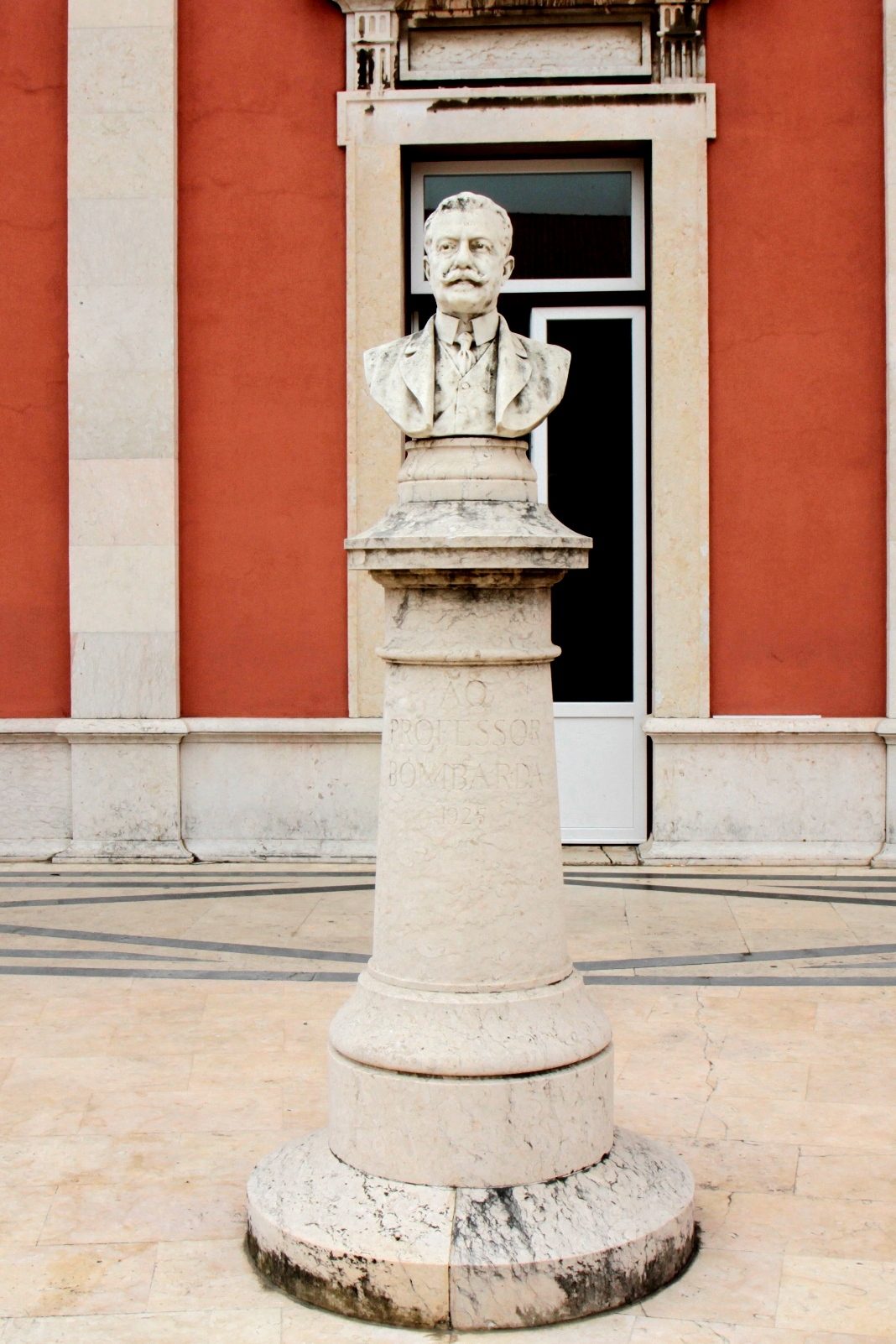 Miguel Bombarda's bust, NOVA Facultade de Ciencias Medicas, Lisbon - 03.JPG
